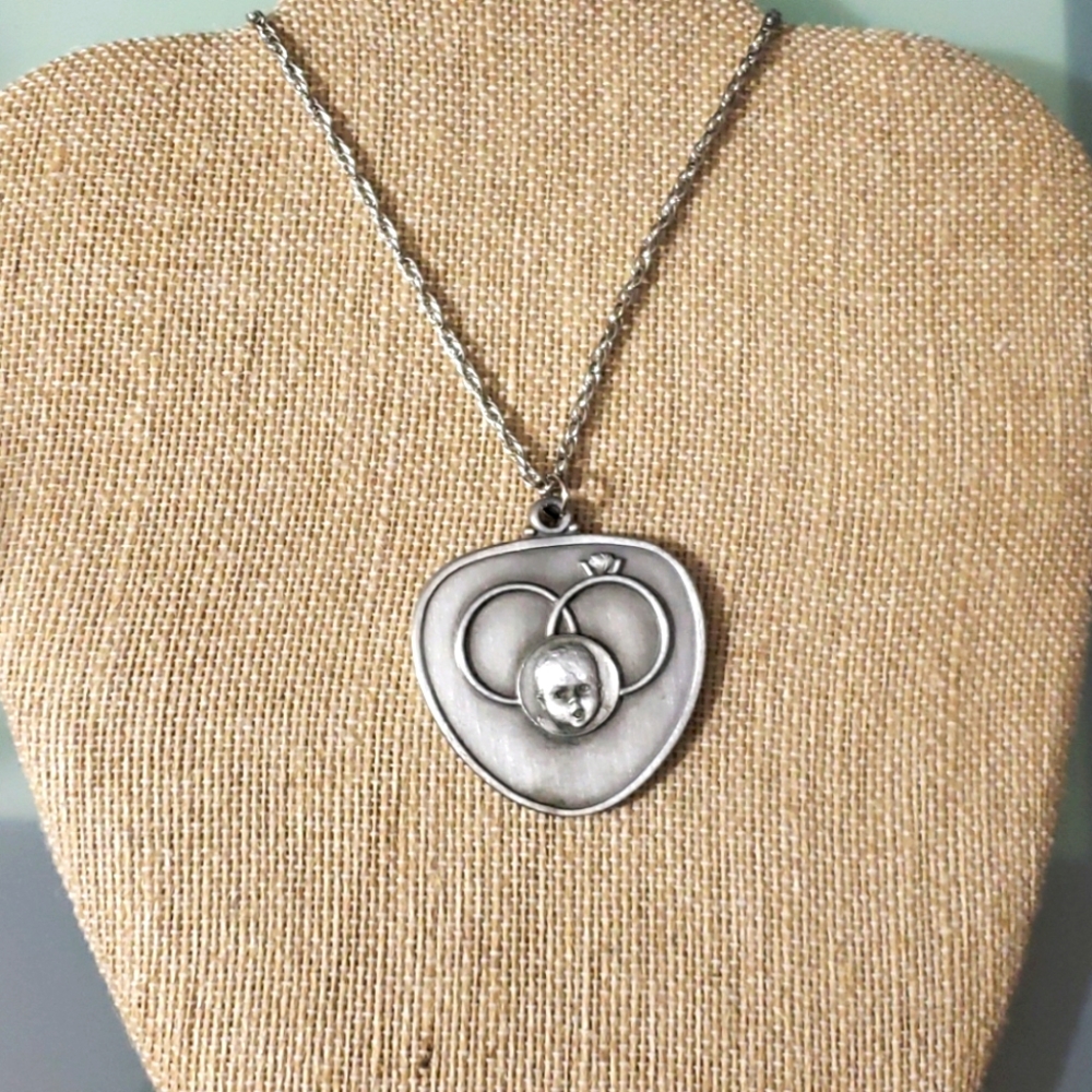Mommy, Daddy & baby pendant necklace